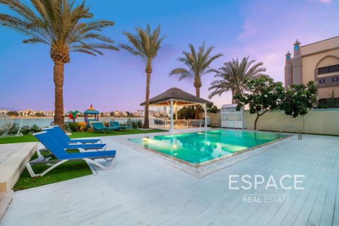 Villa à Palm Jumeirah, Dubai, 5 chambres, 650 m², № 62226 - photo 1