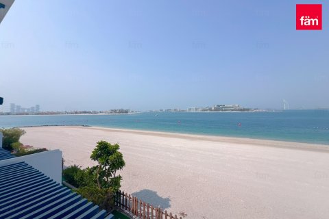 Villa à Palm Jumeirah, Dubai, 5 chambres, 270.9 m², № 135309 - photo 1