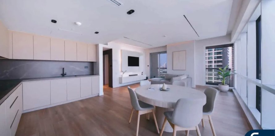 Apartment in The Views, Dubai 2 bedrooms, 128 sq.m. № 79282