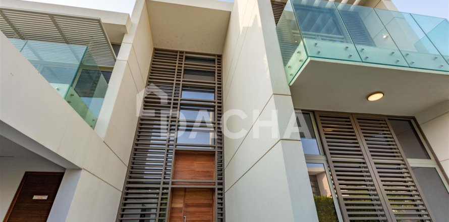 Villa en Dubai, 4 dormitorios, 467.6 m², № 6999