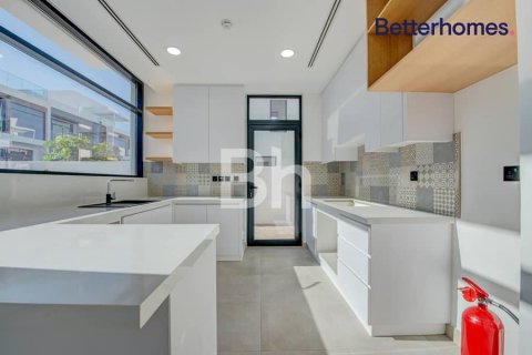 Villa en Jumeirah Golf Estates, Dubai, 4 dormitorios, 263 m², № 21940 - foto 5
