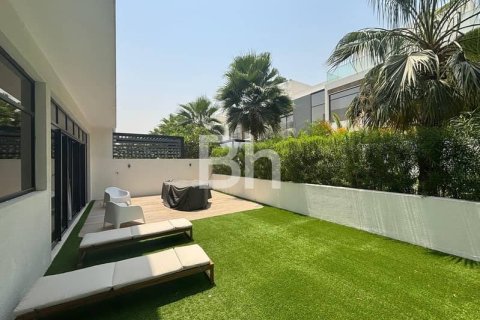 Villa en Jumeirah Golf Estates, Dubai, 4 dormitorios, 263 m², № 21940 - foto 2