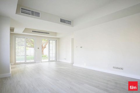 Villa en Dubai, 3 dormitorios, 488.2 m², № 50758 - foto 1