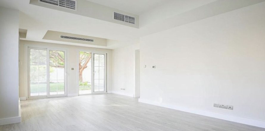 Villa en Dubai, 3 dormitorios, 488.2 m², № 50758