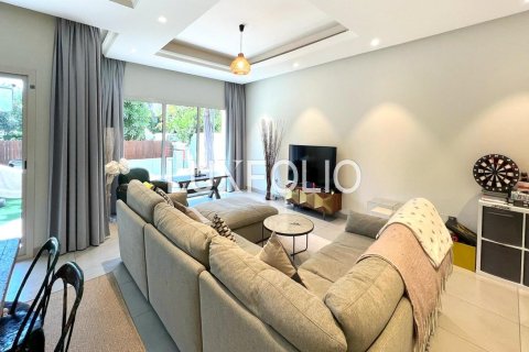 Adosado en Jumeirah Golf Estates, Dubai, 3 dormitorios, 265 m², № 46368 - foto 2