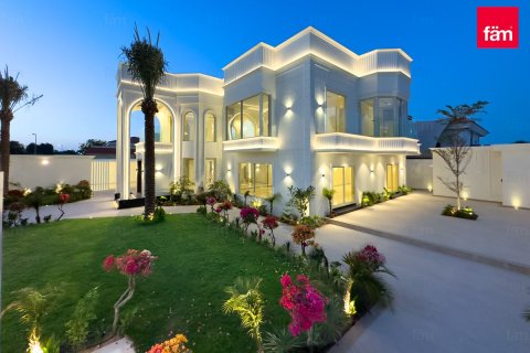 Villa in Al Wasl, Dubai 7 bedrooms, 1393.5 sq.m. № 10043 - photo 1