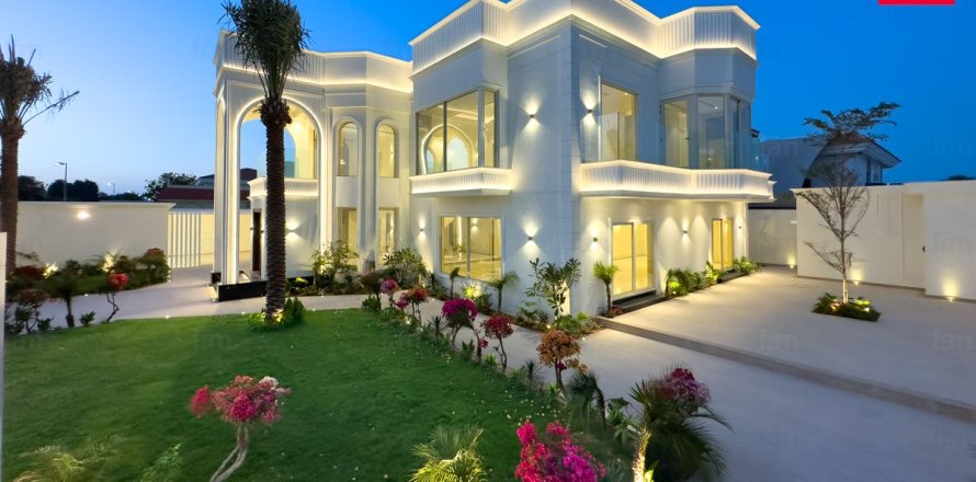 Villa in Al Wasl, Dubai 7 bedrooms, 1393.5 sq.m. № 10043