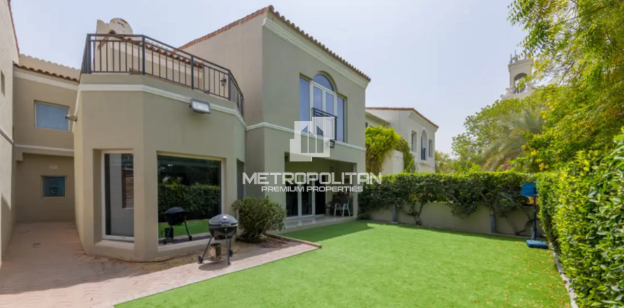 Вилла в Motor City, Дубай, 3 спальни, 454м², № 72865