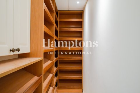 Duplex in Jumeirah Beach Residence, Dubai 5 bedrooms, 585.91971137 sq.m. № 72111 - photo 13