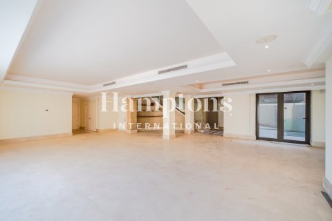 Duplex in Jumeirah Beach Residence, Dubai 5 bedrooms, 585.91971137 sq.m. № 72111 - photo 3