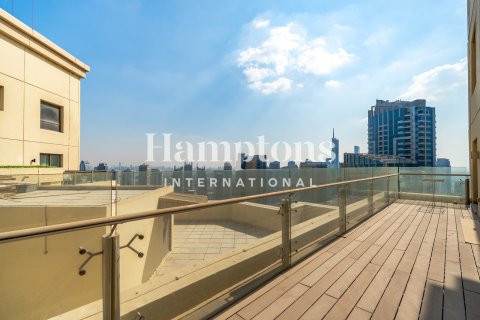 Duplex in Jumeirah Beach Residence, Dubai 5 bedrooms, 585.91971137 sq.m. № 72111 - photo 5