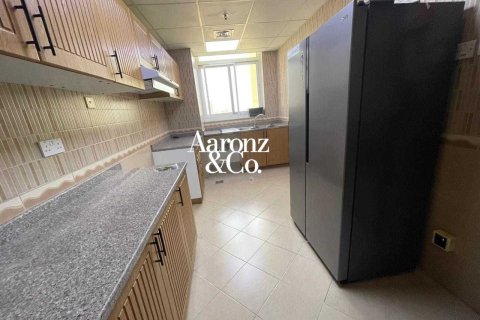 Apartment in Sobha Daffodil, Jumeirah Village Circle, Dubai 2 bedrooms, 122 sq.m. № 111537 - photo 4