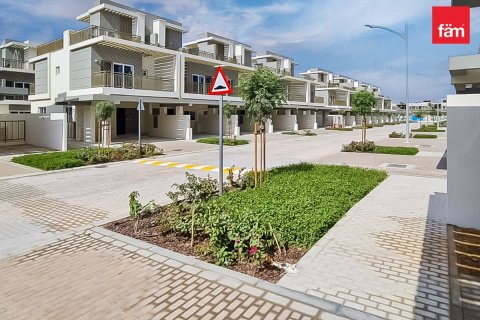 Townhouse in Dubai 4 bedrooms, 112.2 sq.m. № 112152 - photo 15