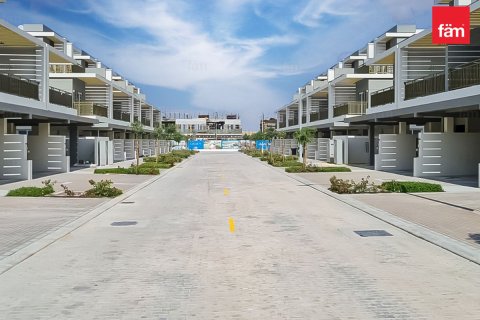 Townhouse in Dubai 4 bedrooms, 112.2 sq.m. № 112152 - photo 12