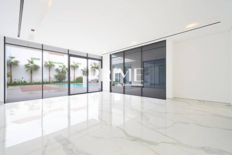 Villa in Al Mizhar, Dubai 6 bedrooms, 1858 sq.m. № 21144 - photo 3