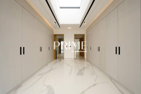 Villa in Al Mizhar, Dubai 6 bedrooms, 1858 sq.m. № 21144 - photo 27