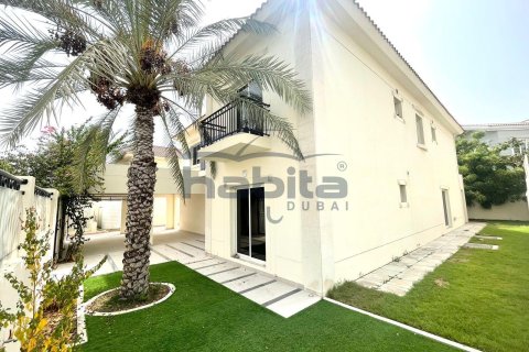 Villa à Jumeirah, Dubai, 5 chambres, 371.1 m², № 7686 - photo 2