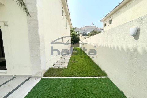Villa à Jumeirah, Dubai, 5 chambres, 371.1 m², № 7686 - photo 4