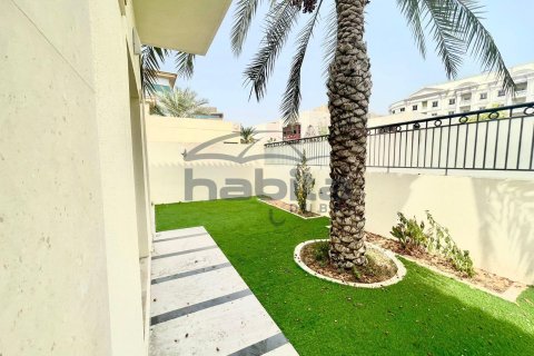 Villa à Jumeirah, Dubai, 5 chambres, 371.1 m², № 7686 - photo 3