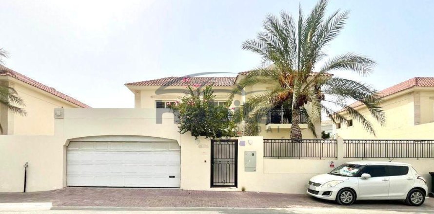 Villa à Jumeirah, Dubai, 5 chambres, 371.1 m², № 7686