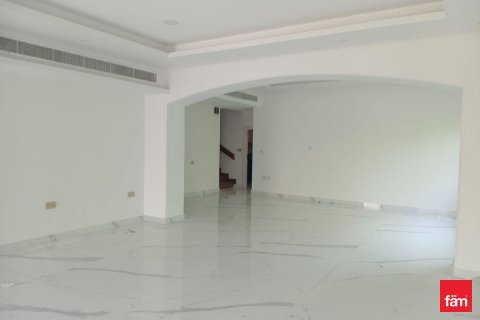 Villa in Dubai 4 bedrooms, 552 sq.m. № 53198 - photo 3