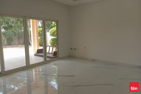 Villa in Dubai 4 bedrooms, 552 sq.m. № 53198 - photo 1
