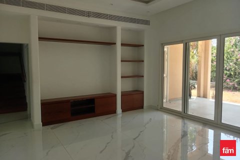 Villa in Dubai 4 bedrooms, 552 sq.m. № 53198 - photo 6