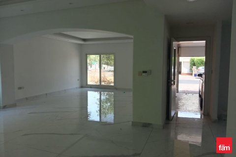 Villa in Dubai 4 bedrooms, 552 sq.m. № 53198 - photo 5