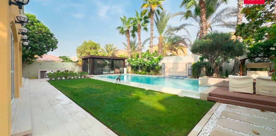Villa in Dubai 5 bedrooms, 947 sq.m. № 53201