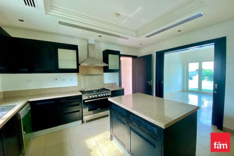 Villa in Al Furjan, Dubai 4 bedrooms, 600 sq.m. № 9781 - photo 14