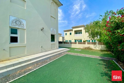 Villa in Al Furjan, Dubai 4 bedrooms, 600 sq.m. № 9781 - photo 30