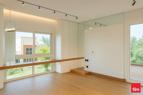 Villa in Al Barsha, Dubai 4 bedrooms, 367.2 sq.m. № 94910 - photo 6