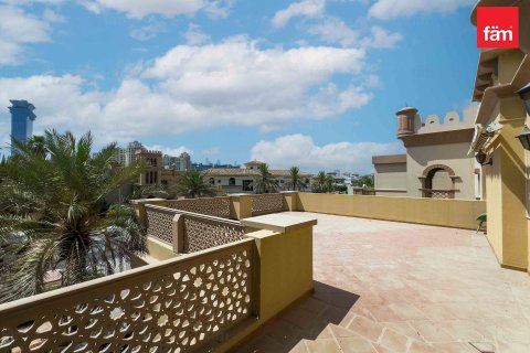 Villa en Palm Jumeirah, Dubai, 4 dormitorios, 470 m², № 23064 - foto 3