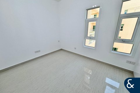 Apartment in AL DHAFRAH in Greens, Dubai 2 bedrooms, 119 sq.m. № 79244 - photo 8