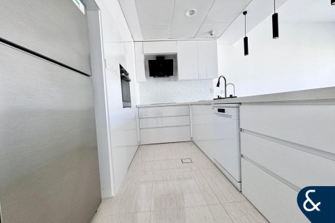 Apartment in AL DHAFRAH in Greens, Dubai 2 bedrooms, 119 sq.m. № 79244 - photo 3