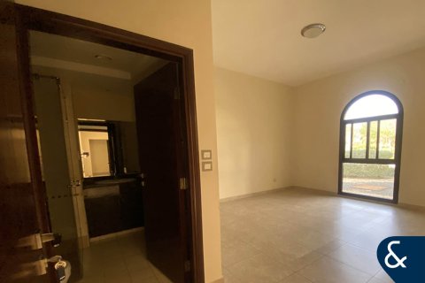 Villa in Mudon, Dubai 4 bedrooms, 353 sq.m. № 75845 - photo 5