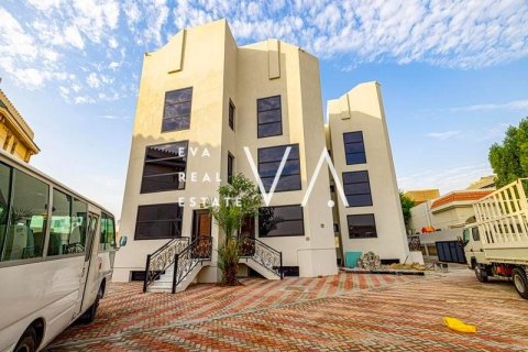 Townhouse in Mirdif, Dubai 4 bedrooms, 278.7 sq.m. № 52737 - photo 1