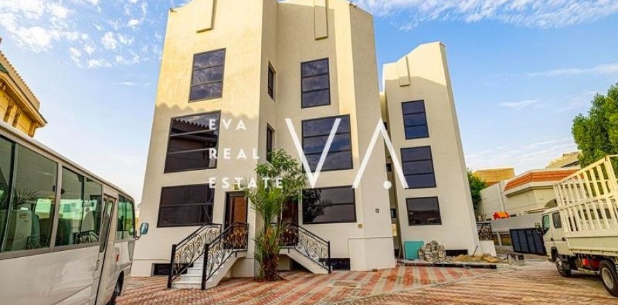 Townhouse in Mirdif, Dubai 4 bedrooms, 278.7 sq.m. № 52737