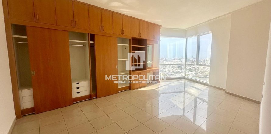Appartement à Sheikh Zayed Road, Dubai, 2 chambres, 224 m², № 15480
