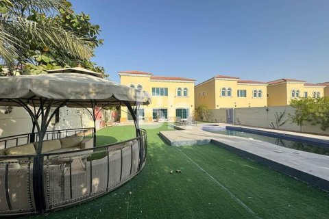 Villa in Jumeirah Park, Dubai 4 bedrooms, 465 sq.m. № 24898 - photo 10