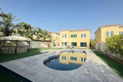 Villa in Jumeirah Park, Dubai 4 bedrooms, 465 sq.m. № 24898 - photo 1
