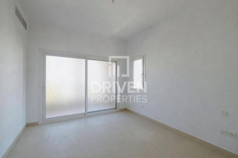 Villa in Bella Casa, Serena, Dubai 2 bedrooms, 172.52 sq.m. № 141095 - photo 6