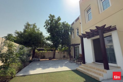 Villa à Dubai, 3 chambres, 623.6 m², № 64106 - photo 2