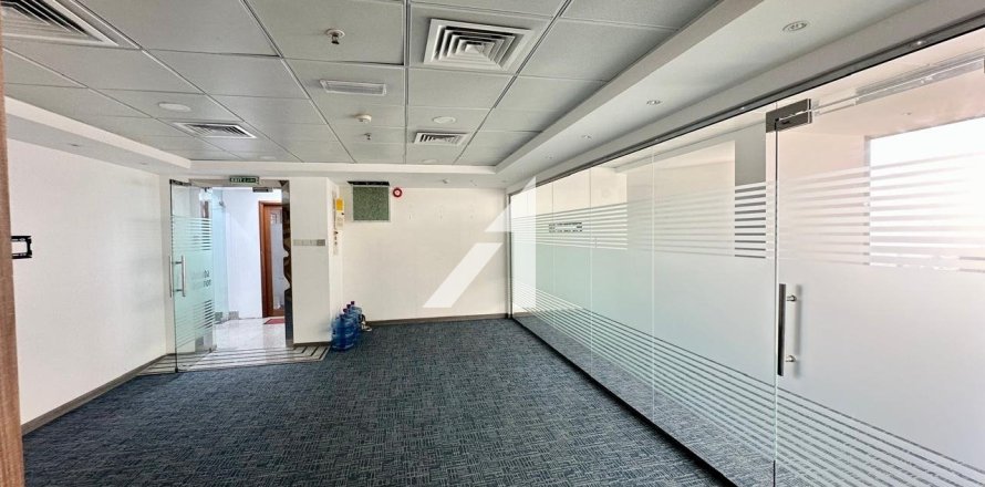 Oficina en Dubai, 179.6 m², № 67710