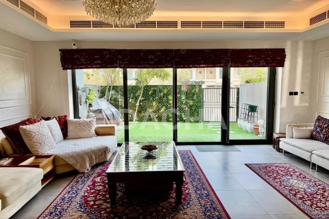 Villa in District 10, Jumeirah Village Circle, Dubai 4 bedrooms, 169 sq.m. № 104832 - photo 17