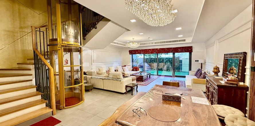 Villa in District 10, Jumeirah Village Circle, Dubai 4 bedrooms, 169 sq.m. № 104832