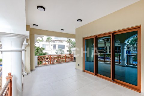 Apartment in Marina Residences, Palm Jumeirah, Dubai 2 bedrooms, 183 sq.m. № 104915 - photo 19