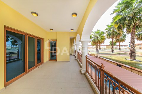 Apartment in Marina Residences, Palm Jumeirah, Dubai 2 bedrooms, 183 sq.m. № 104915 - photo 2