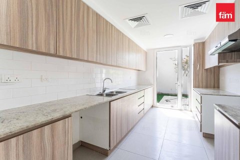 Снять в аренду таунхаус в Дубае: 3 спальни, 270.5м², № 135179 - фото 8
