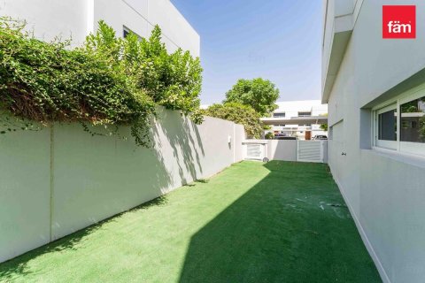 Снять в аренду таунхаус в Дубае: 3 спальни, 270.5м², № 135179 - фото 3